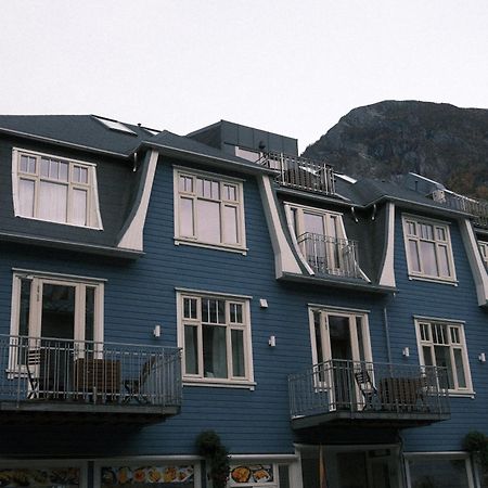 Blue House Dormitory Odda Exterior foto
