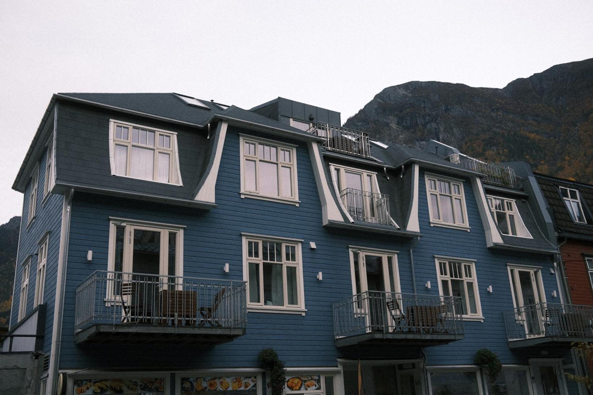 Blue House Dormitory Odda Exterior foto